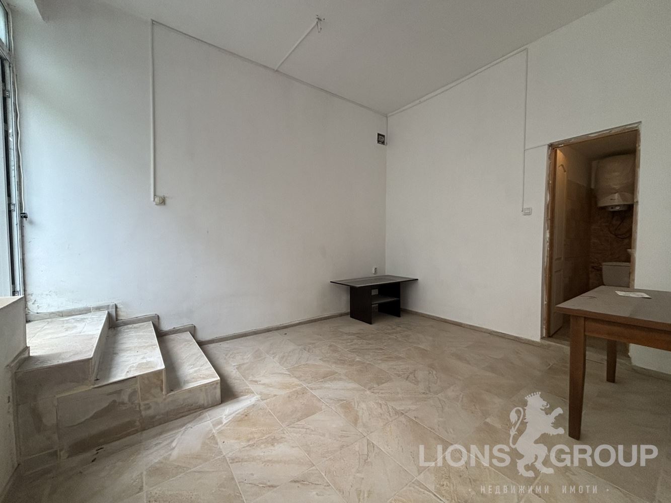 Офис под наем в района на Колхозен пазар, гр. Варна – 300 € - 0